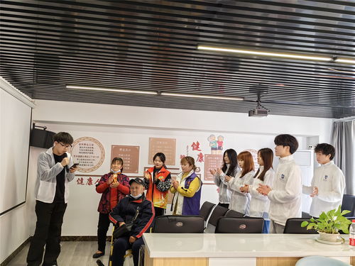 追鋒少年暖社區(qū)，志愿服務(wù)傳溫情——國(guó)際教育學(xué)院開(kāi)展教育咨詢(xún)便民活動(dòng)